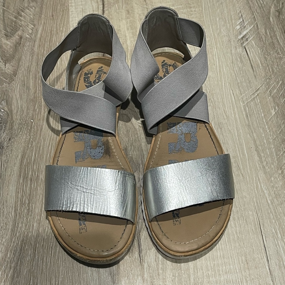 Women’s Sorel silver gray ankle sandals size 9